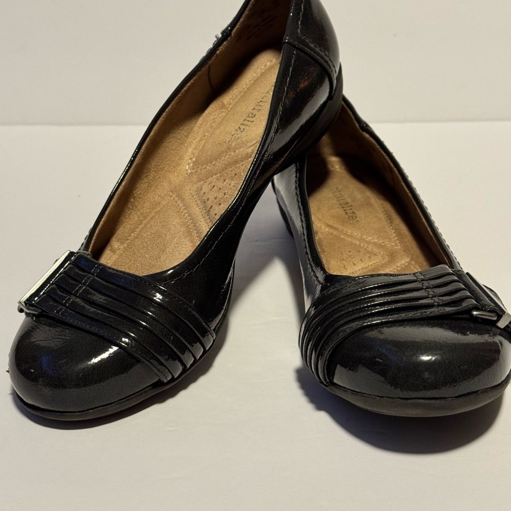 Naturalizer Women's 7W Ballet Style Flats Gray Pleated Strap Buckle Slip On